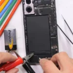 کالبدشکافی آیفون 17 منتشر شد؛ روند آشنا برای باز کردن دستگاه و قطعات گران [تماشا کنید]