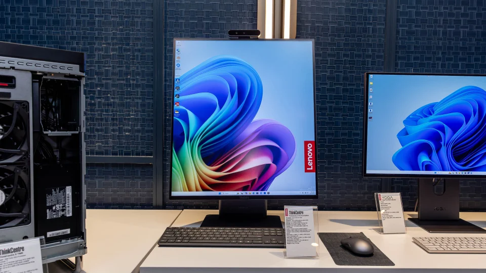 ThinkCentre X AIO Aura Edition