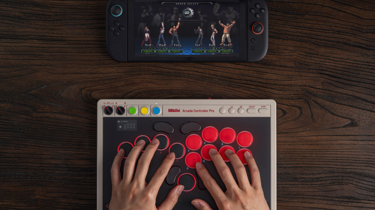 8BitDo از کنترلر آرکید جدید خود با امکان شخصی‌سازی دکمه‌ها رونمایی کرد