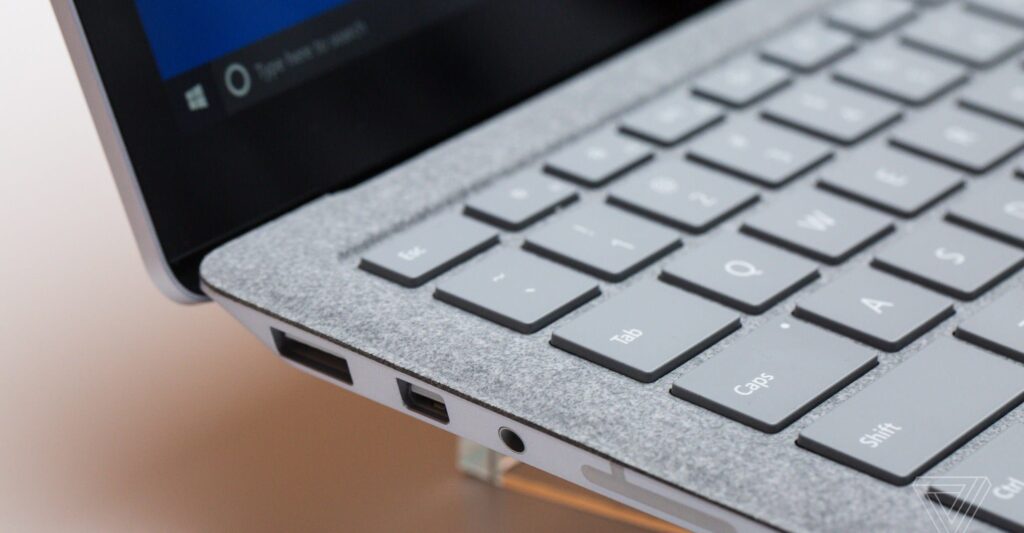 مایکروسافت سرانجام پورت USB-C ایده‌آل برای لپ‌تاپ را معرفی کرد